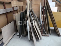 Balans van panelen en houtresten - afbeelding 3 van  11