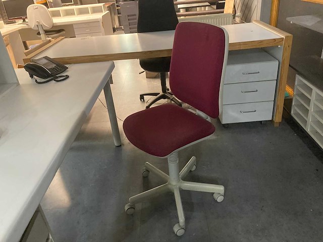 Baliemeubels, bureau meubilair en materiaal - afbeelding 43 van  55