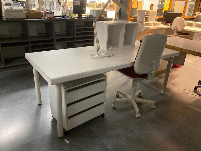 Baliemeubels, bureau meubilair en materiaal - afbeelding 52 van  55