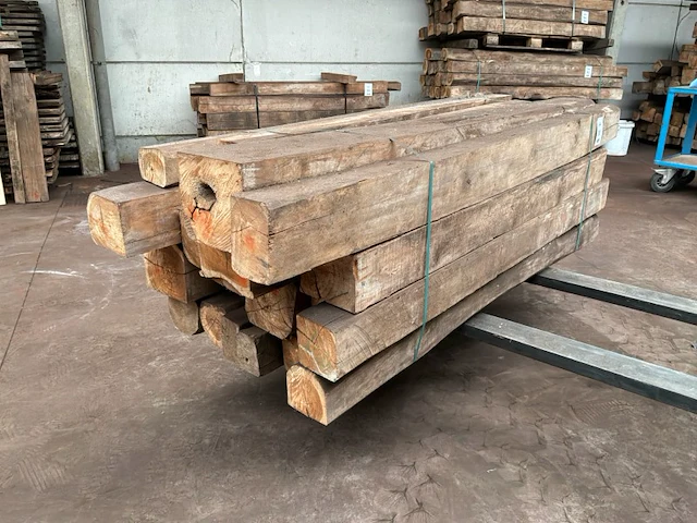 Balken in teak hout (20x) - afbeelding 1 van  5