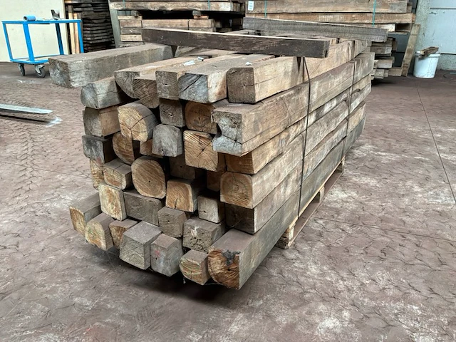 Balken in teak hout (37x) - afbeelding 1 van  6