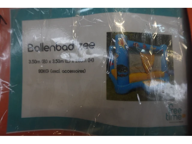 Ballenbad springkasteel - afbeelding 5 van  5