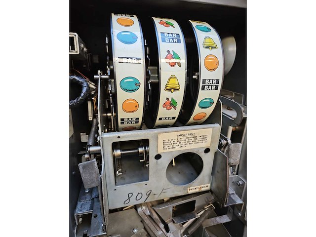 Bally - 809 - 5 coins - slotmachine - afbeelding 7 van  17