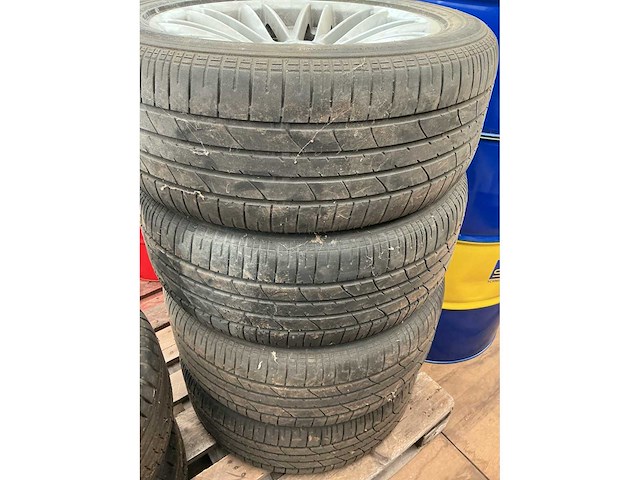 Band bridgestone 245/50r18 bmw velg met band (4x) - afbeelding 2 van  2