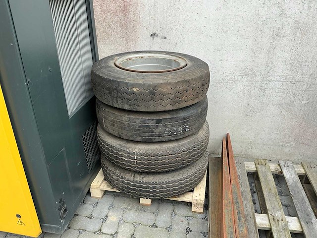 Banden (4x) - afbeelding 1 van  5