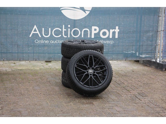 Banden dunlop 245/45r18 102v met velg audi 4 stuks (marge) - afbeelding 1 van  1