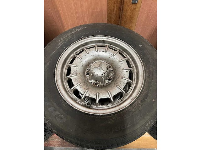 Banden mercedes sl w107 - afbeelding 3 van  3