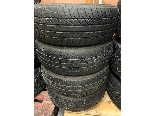Banden mercedes sl w107 - afbeelding 2 van  3