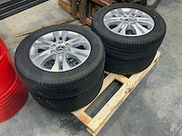 Banden michelin met velg mercedes sprinter 235/60r17c autobanden en velg - afbeelding 1 van  10