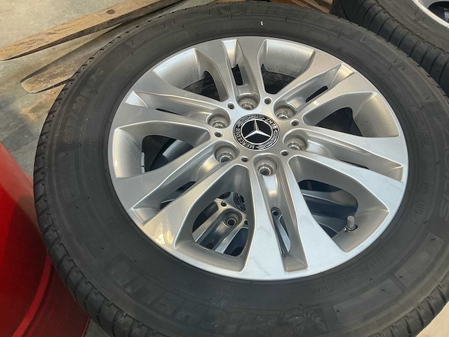 Banden michelin met velg mercedes sprinter 235/60r17c autobanden en velg - afbeelding 3 van  10