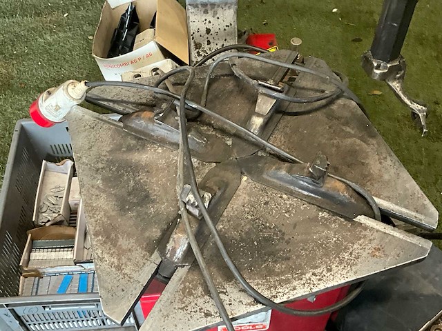 Banden montage en demontage wisselaarmachine - afbeelding 14 van  14