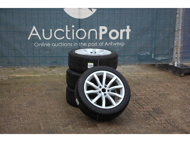 Banden pirelli sottozero 3 met velg 4 stuks (marge) - afbeelding 1 van  1