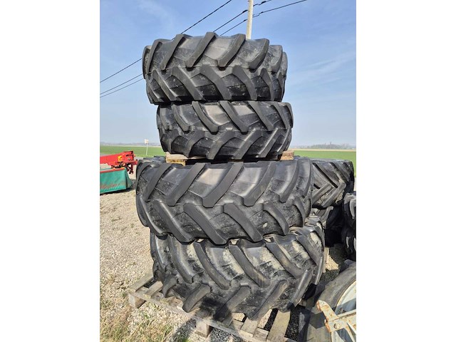 Banden tractor pirelli 2x 480/70r28 2x 580/70r38 - afbeelding 1 van  4