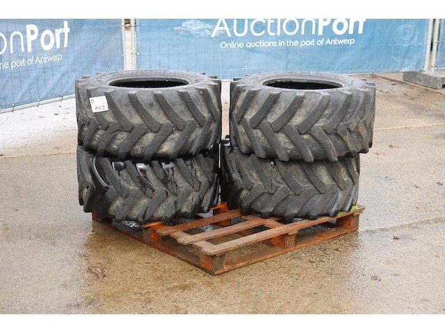 Banden voor wiellader mitas 15-55/17 4 stuks (marge) - afbeelding 1 van  1