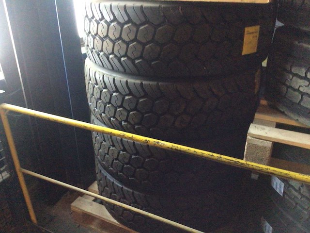 Banden, wielen en velgen (4x) - afbeelding 1 van  5