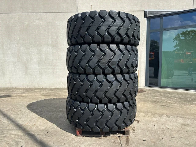 Banden wiellader forcestone 23.5-25 nieuw - afbeelding 1 van  1