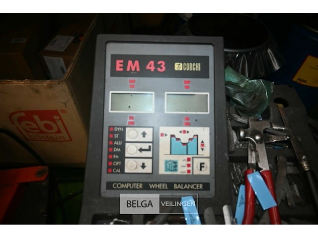 Bandenbalanceermachine corghi em 43 - afbeelding 5 van  6