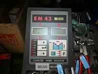 Bandenbalanceermachine corghi em 43 - afbeelding 5 van  6