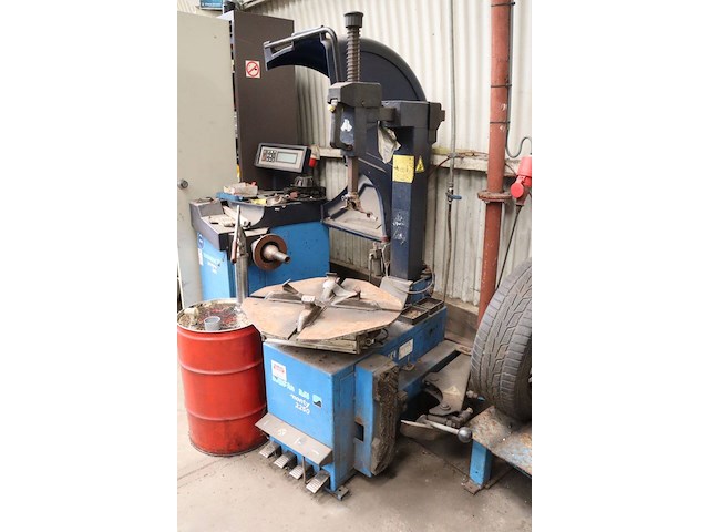 Bandenmontage-/demontagemachine hofmann monty 2250 elektrisch 2001 - afbeelding 1 van  1