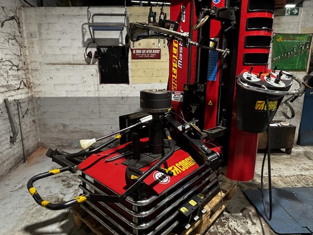 Bandenmonteermachine corghi art master - afbeelding 6 van  11