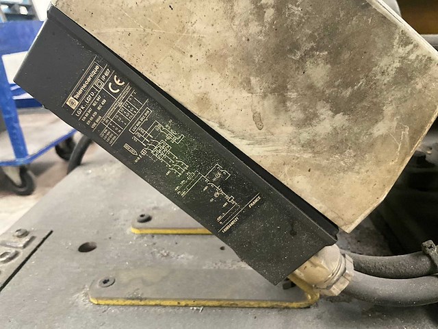 Bandschuurmachine op metalen onderstel - afbeelding 3 van  15