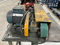 Bandschuurmachine op metalen onderstel - afbeelding 8 van  15