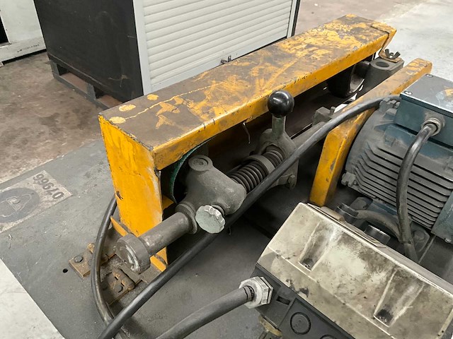 Bandschuurmachine op metalen onderstel - afbeelding 12 van  15