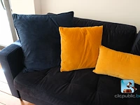 Bank met kussens - afbeelding 3 van  6
