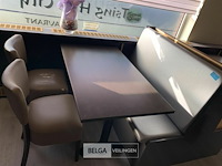 Bank met tafel en twee stoelen - afbeelding 1 van  2