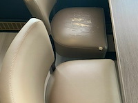 Bank met tafel en twee stoelen - afbeelding 2 van  2