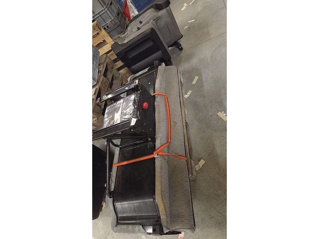 Bank met zetels - afbeelding 1 van  3