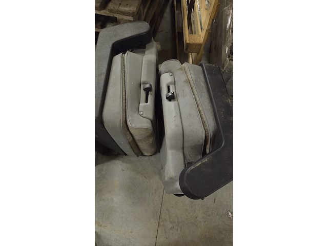 Bank met zetels - afbeelding 2 van  3