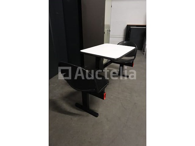 Bank tegenover - afbeelding 3 van  5