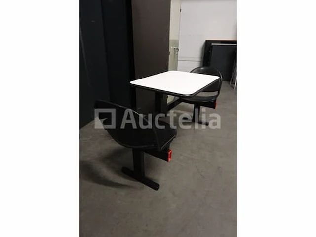 Bank tegenover - afbeelding 3 van  5