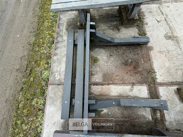 Bank - afbeelding 2 van  2