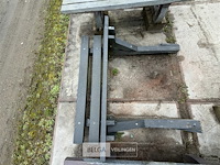 Bank - afbeelding 2 van  2