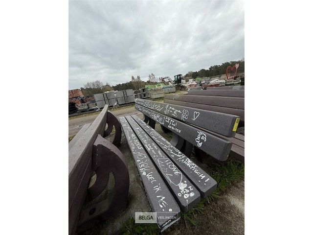 Bank - afbeelding 1 van  2