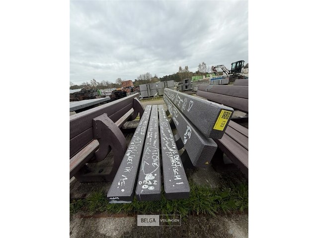 Bank - afbeelding 2 van  2