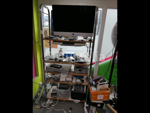 Bankmeubilair en hun inhoud, plank en inhoud - afbeelding 3 van  23