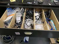 Bankmeubilair en hun inhoud, plank en inhoud - afbeelding 23 van  23