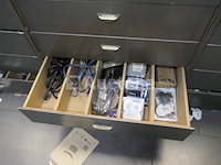 Bankmeubilair en hun inhoud, plank en inhoud - afbeelding 5 van  23