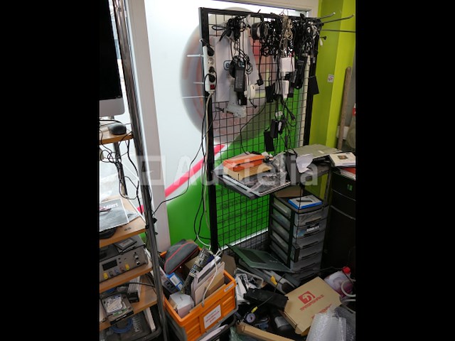 Bankmeubilair en hun inhoud, plank en inhoud - afbeelding 1 van  23