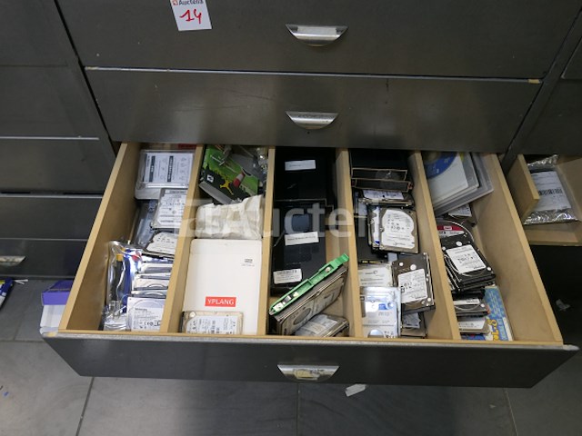 Bankmeubilair en hun inhoud, plank en inhoud - afbeelding 14 van  23