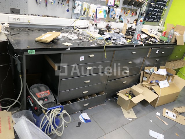 Bankmeubilair en hun inhoud, plank en inhoud - afbeelding 12 van  23