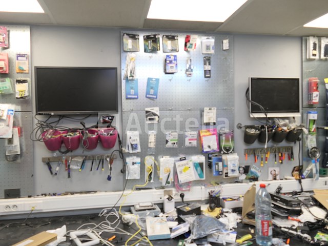 Bankmeubilair en hun inhoud, plank en inhoud - afbeelding 20 van  23