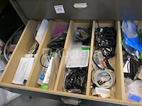 Bankmeubilair en hun inhoud, plank en inhoud - afbeelding 21 van  23