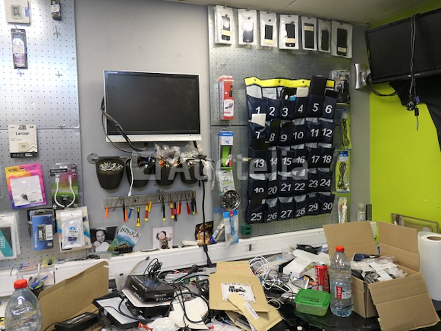 Bankmeubilair en hun inhoud, plank en inhoud - afbeelding 22 van  23