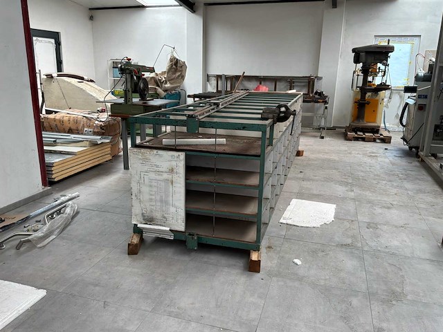 Bankschroef met tafel - afbeelding 2 van  3