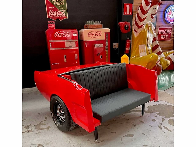 Bankstoel gemaakt van een authentieke ford mustang achterwiel - afbeelding 2 van  5