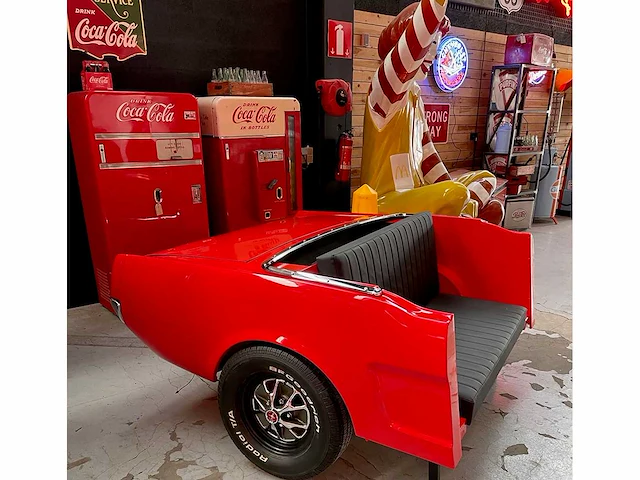 Bankstoel gemaakt van een authentieke ford mustang achterwiel - afbeelding 5 van  5
